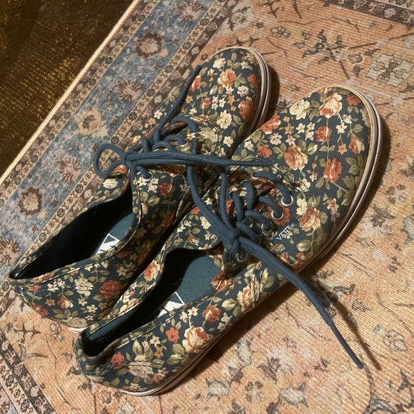 VANS FLORAL SNEAKERS - Picture 2 of 3